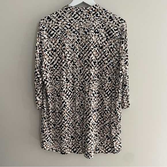 5/$25 DANA BUCHMAN Abstract Geometric Neutral Button Front Popover Top - XL - Picture 6 of 7